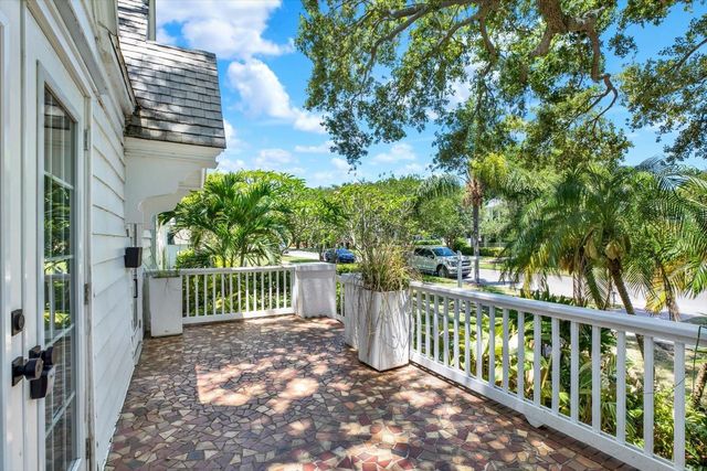 156 21ST AVENUE NE, St Petersburg, FL 33704