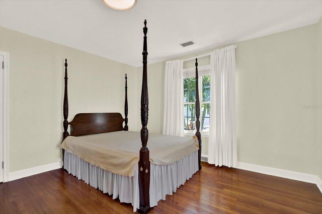 156 21ST AVENUE NE, St Petersburg, FL 33704