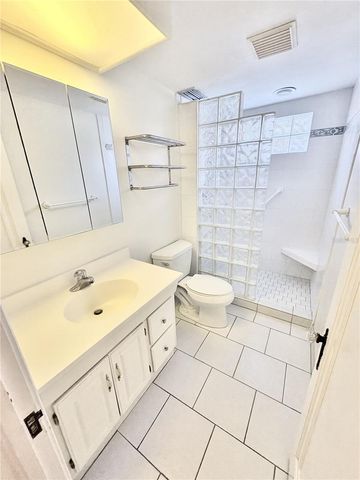 156 21ST AVENUE NE, St Petersburg, FL 33704