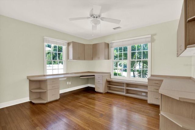 156 21ST AVENUE NE, St Petersburg, FL 33704