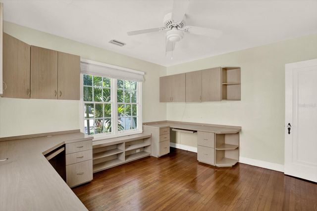 156 21ST AVENUE NE, St Petersburg, FL 33704