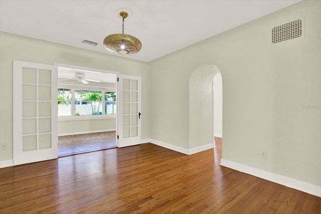 156 21ST AVENUE NE, St Petersburg, FL 33704