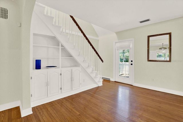 156 21ST AVENUE NE, St Petersburg, FL 33704