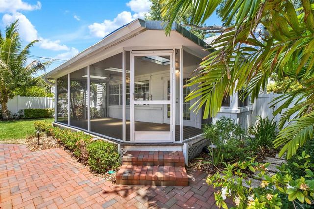 156 21ST AVENUE NE, St Petersburg, FL 33704