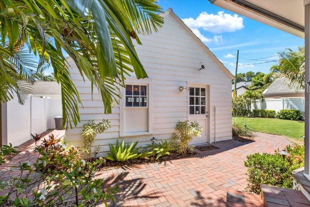 156 21ST AVENUE NE, St Petersburg, FL 33704