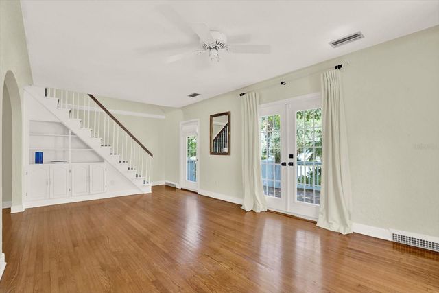156 21ST AVENUE NE, St Petersburg, FL 33704