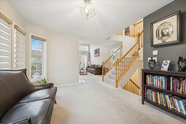 1053 N Glenview Court, Palatine, IL 60067