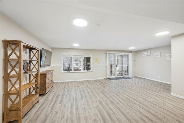 1053 N Glenview Court, Palatine, IL 60067