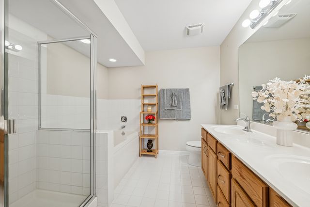 1053 N Glenview Court, Palatine, IL 60067