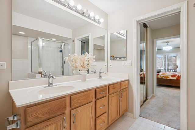 1053 N Glenview Court, Palatine, IL 60067