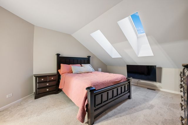 1053 N Glenview Court, Palatine, IL 60067