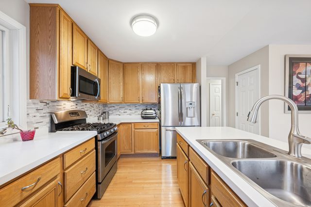 1053 N Glenview Court, Palatine, IL 60067