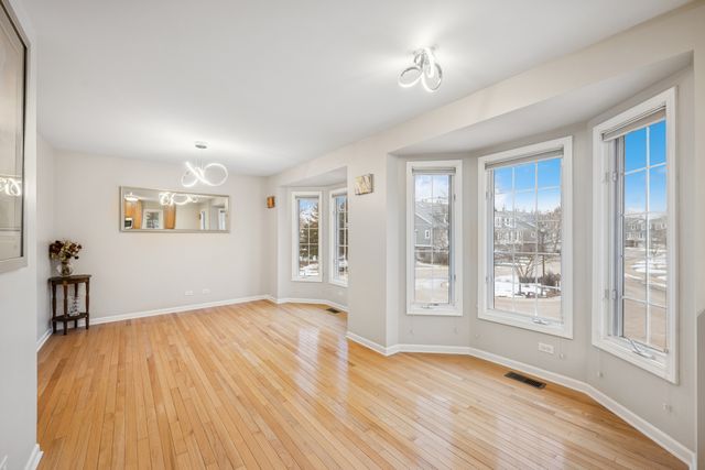 1053 N Glenview Court, Palatine, IL 60067