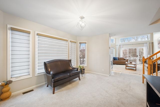 1053 N Glenview Court, Palatine, IL 60067