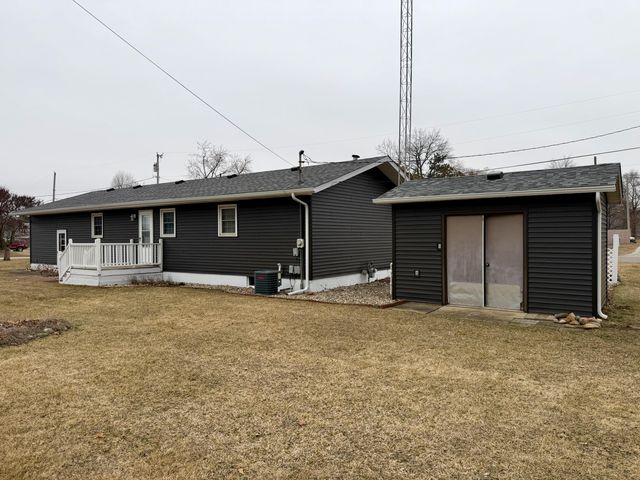 402 E Saint Louis Street, Knox, IN 46534