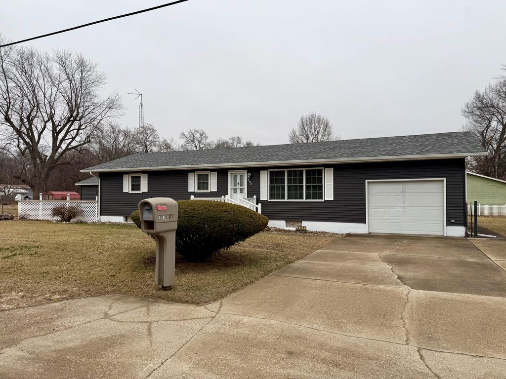 402 E Saint Louis Street, Knox, IN 46534
