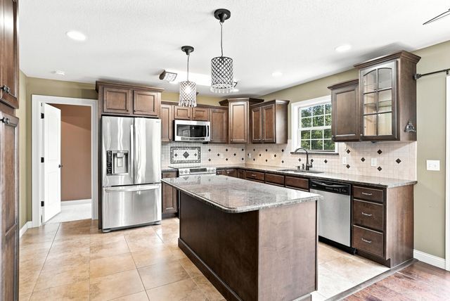 2010 SURREY CT, Columbia, MO 65203