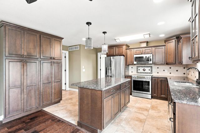 2010 SURREY CT, Columbia, MO 65203