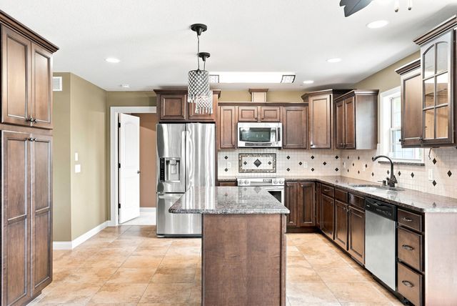 2010 SURREY CT, Columbia, MO 65203