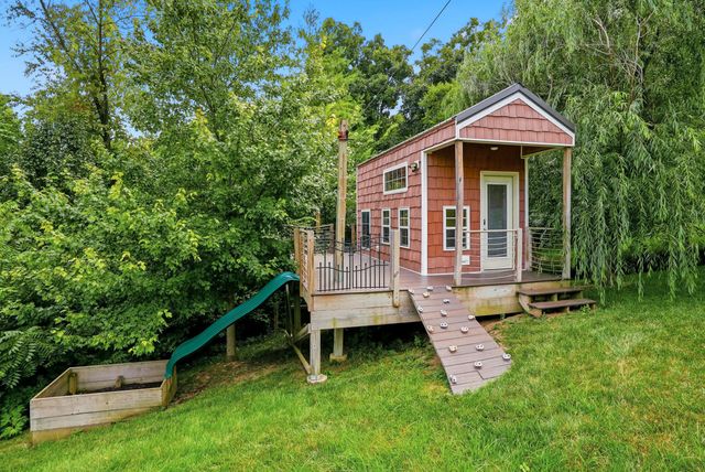 2010 SURREY CT, Columbia, MO 65203
