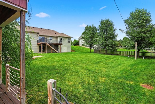 2010 SURREY CT, Columbia, MO 65203