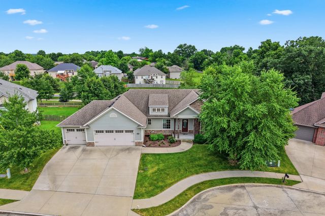 2010 SURREY CT, Columbia, MO 65203