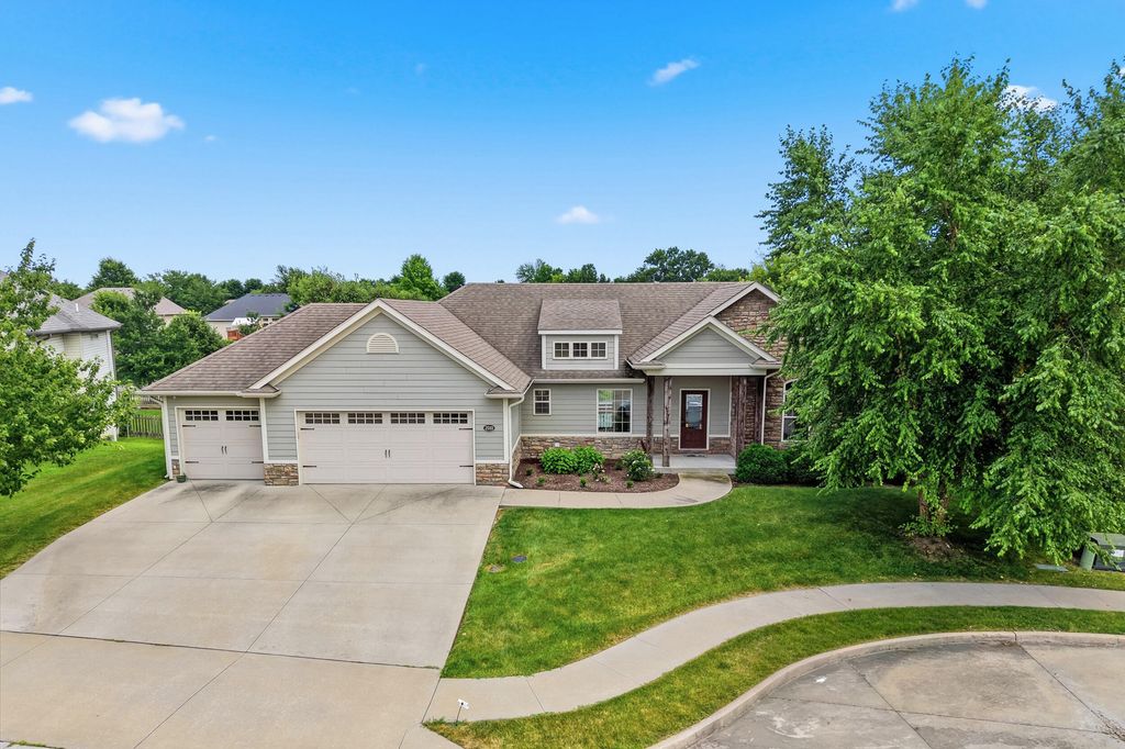 2010 SURREY CT, Columbia, MO 65203