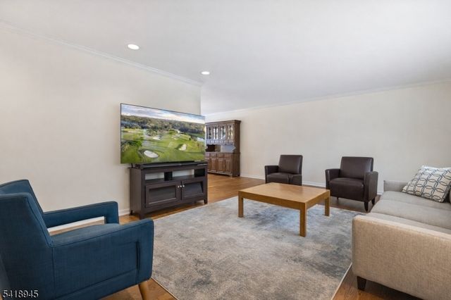 9 Klara Ct, Madison Boro, NJ 07940