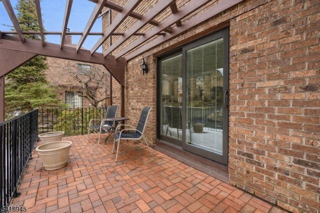 9 Klara Ct, Madison Boro, NJ 07940