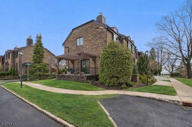 9 Klara Ct, Madison Boro, NJ 07940