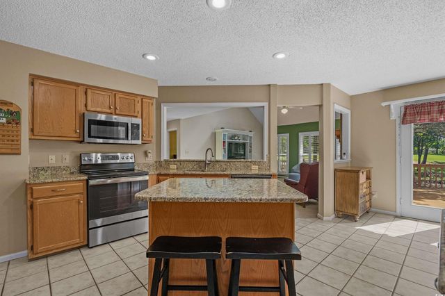 3975 River Hills Dr., Little River, SC 29566