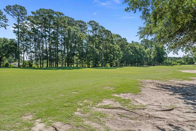 3975 River Hills Dr., Little River, SC 29566