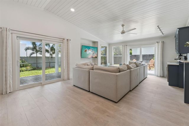 302 W COMANCHE AVENUE, Tampa, FL 33604