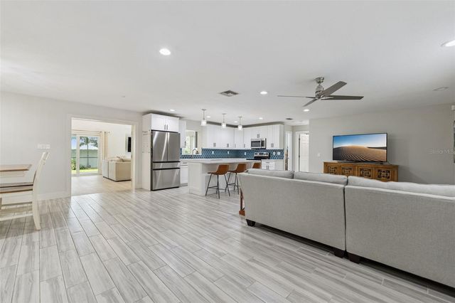 302 W COMANCHE AVENUE, Tampa, FL 33604
