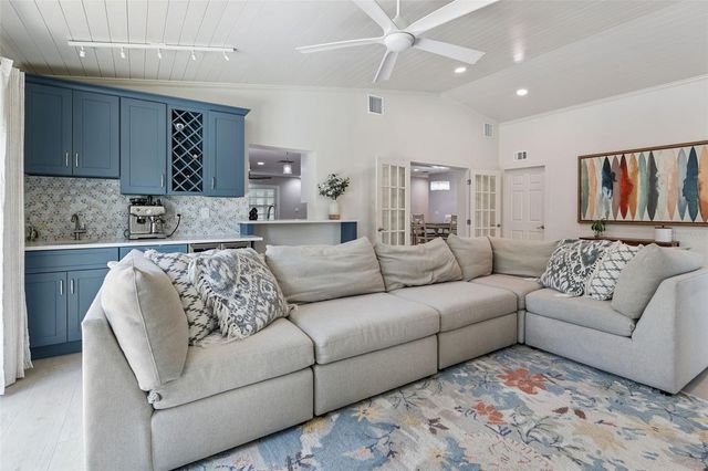 302 W COMANCHE AVENUE, Tampa, FL 33604