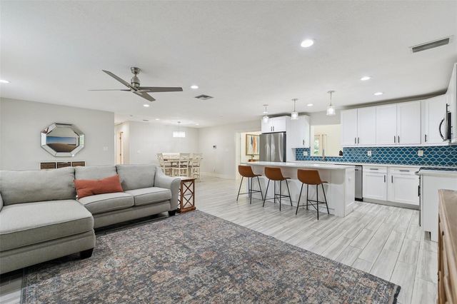302 W COMANCHE AVENUE, Tampa, FL 33604
