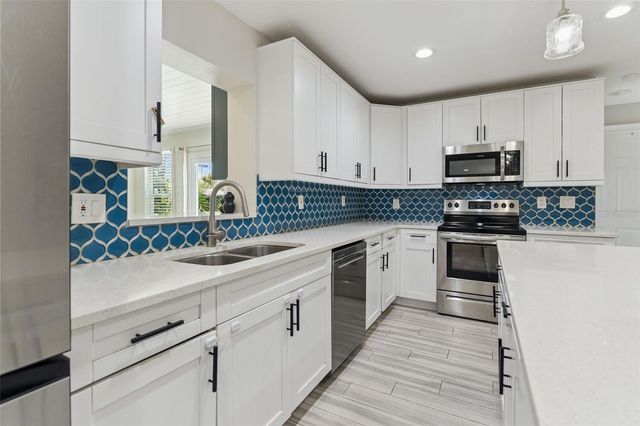 302 W COMANCHE AVENUE, Tampa, FL 33604