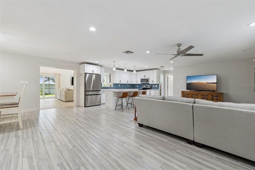 Image 3 of property listing at 302 W COMANCHE AVENUE, Tampa, FL 33604