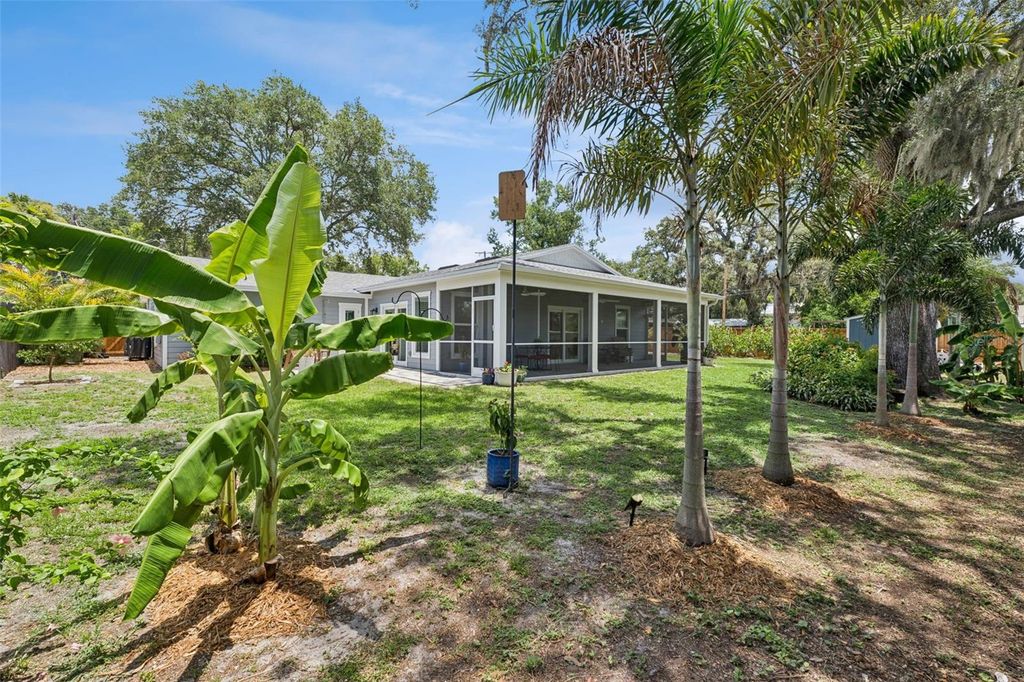 Image 29 of property listing at 302 W COMANCHE AVENUE, Tampa, FL 33604