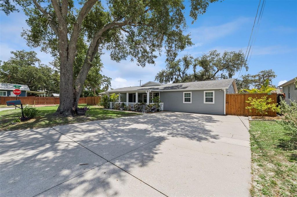 Image 33 of property listing at 302 W COMANCHE AVENUE, Tampa, FL 33604