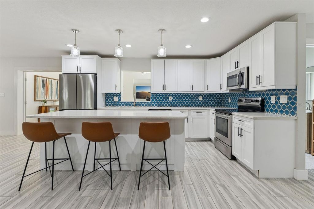 Image 6 of property listing at 302 W COMANCHE AVENUE, Tampa, FL 33604
