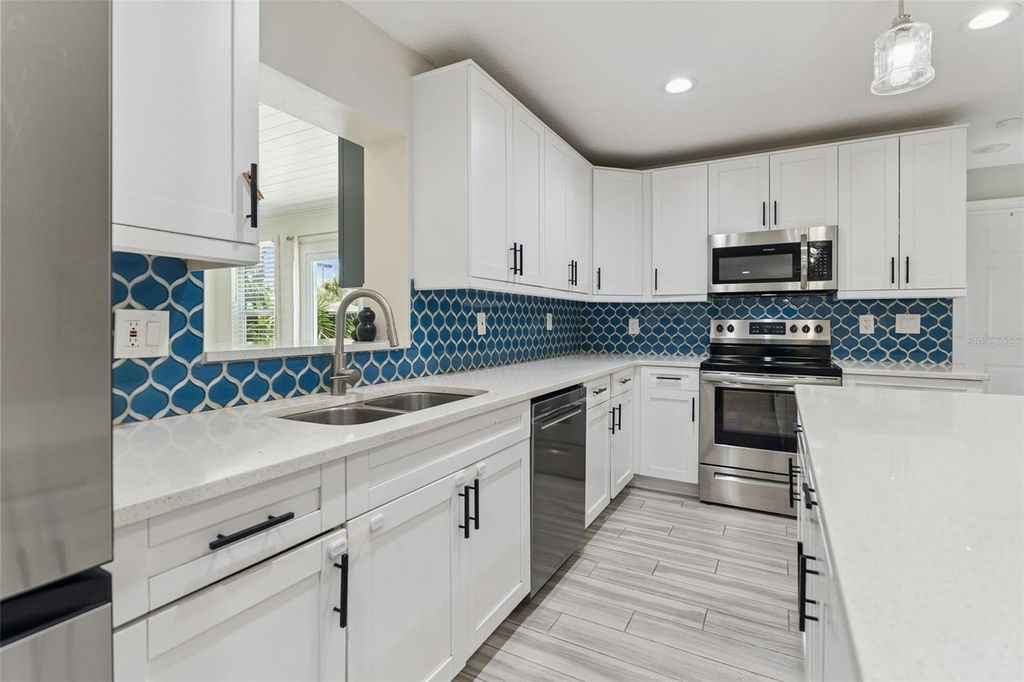 Image 7 of property listing at 302 W COMANCHE AVENUE, Tampa, FL 33604