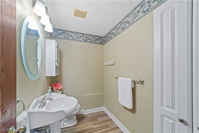 2540 Ashdale Drive, Twinsburg, OH 44087