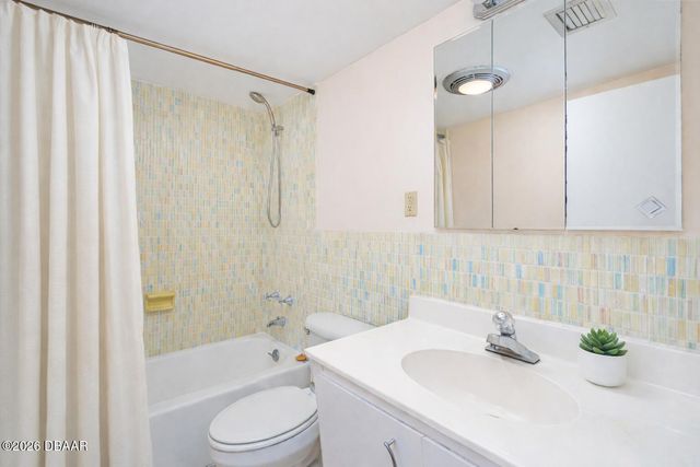 1224 S Peninsula Dr Apt 415, Daytona Beach, FL 32118