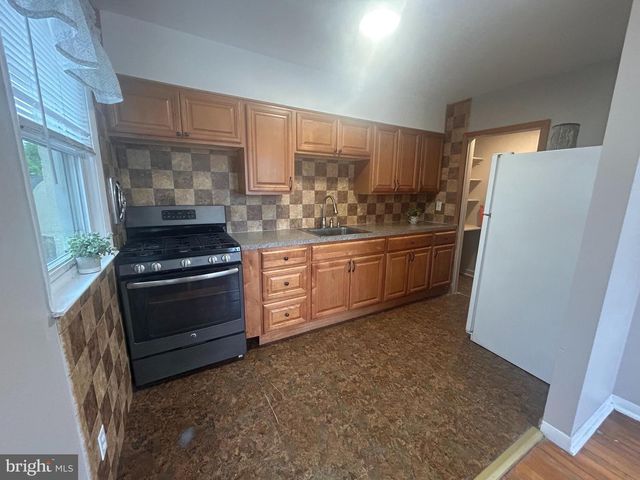 300 W EVESHAM AVE, Magnolia, NJ 08049