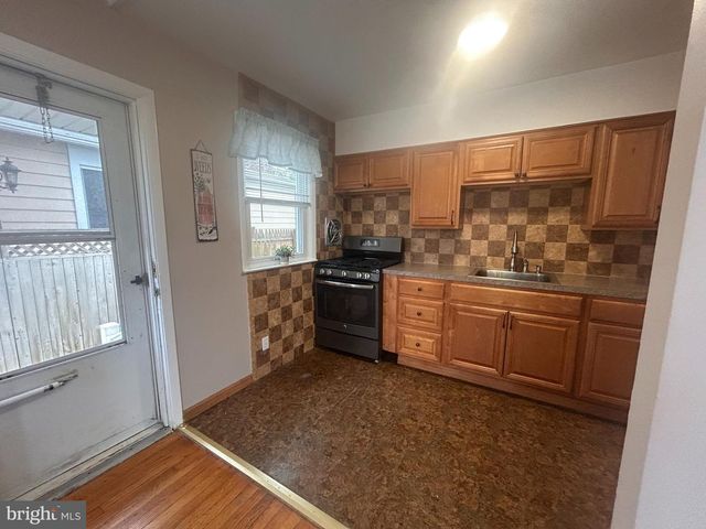 300 W EVESHAM AVE, Magnolia, NJ 08049