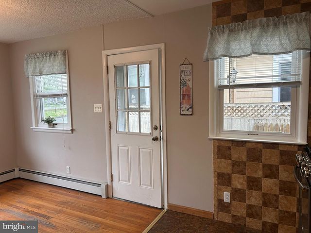 300 W EVESHAM AVE, Magnolia, NJ 08049