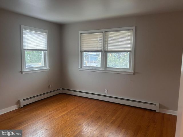 300 W EVESHAM AVE, Magnolia, NJ 08049