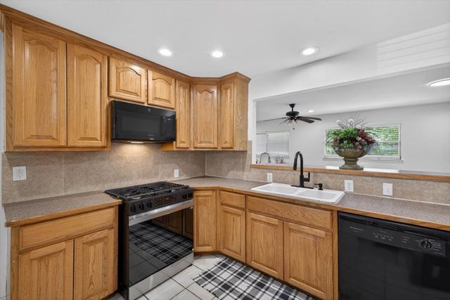 6828 Greenlee Street, Fort Worth, TX 76112