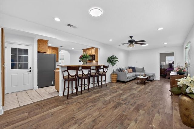 6828 Greenlee Street, Fort Worth, TX 76112